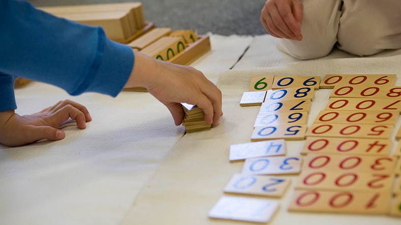 Çocuğunuzun kendi seçimlerini yapmasını ve başarılı olmasını sağlayan "Montessori Eğitimi" nedir?
